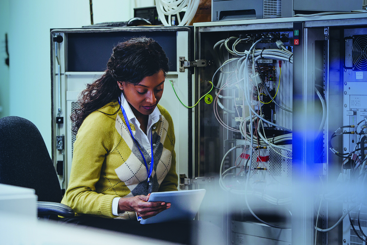 All Tech Electrician Woman Bluewash Cmyk 300