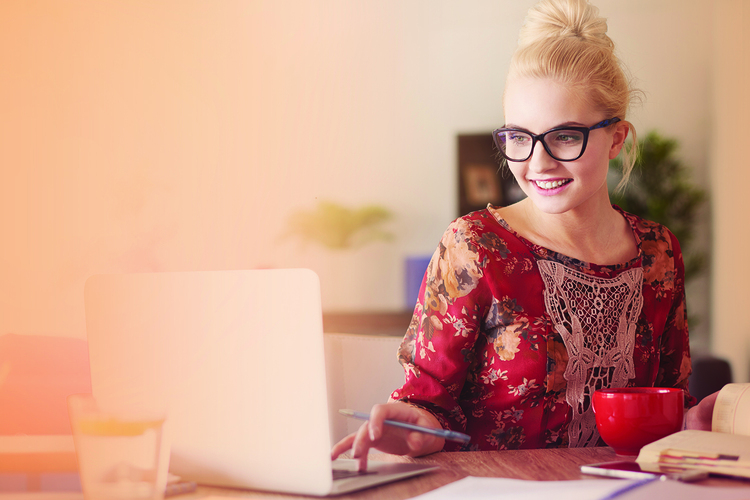 All Red Shirt Woman Glasses Orangewash Cmyk 300 (1)